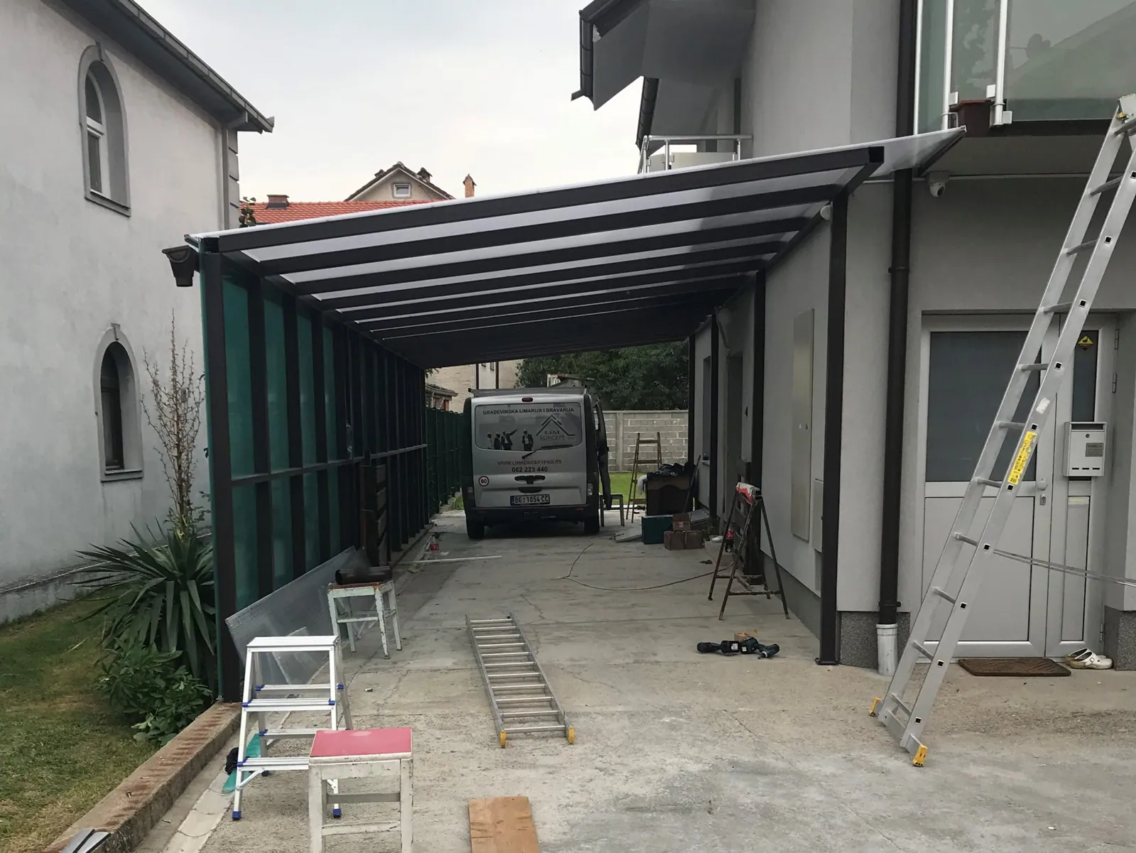 Nadstrešnica za parking mesto