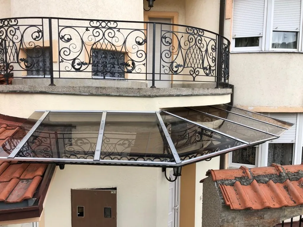 Nadstrešnica — bronza puni polikarbonat