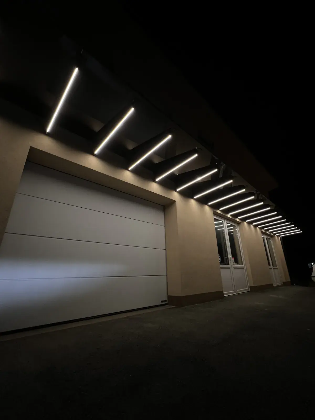 LED osvetljenje na nadstrešnici garaže