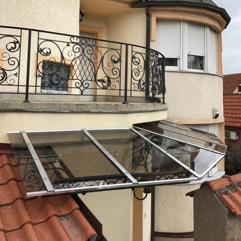 Nadstrešnica od punog polikarbonata