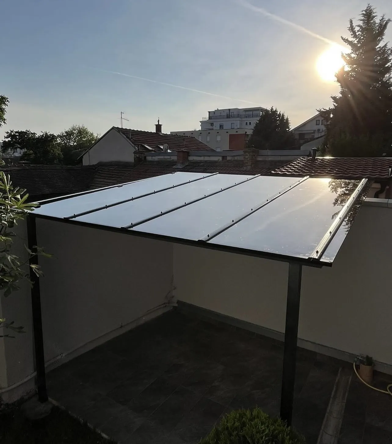 Samostalna nadstrešnica sa staklenim krovom